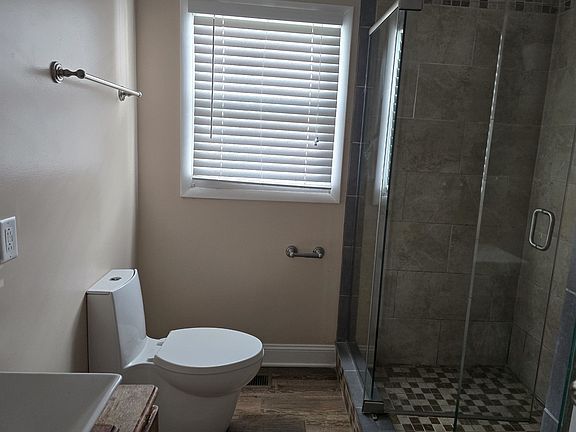 3rd image of 604 Pemberton Ave