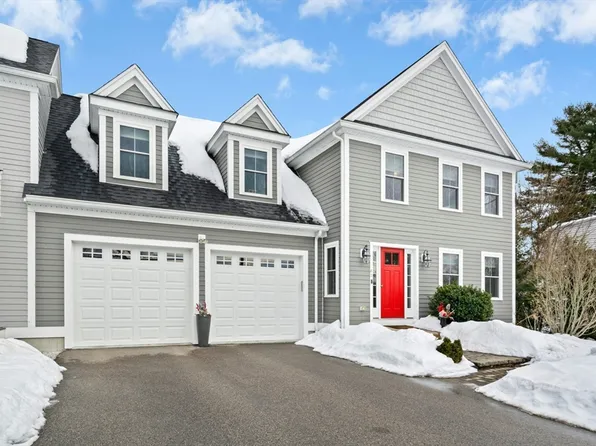 82 Pleasant St #82, Medfield, MA 02052