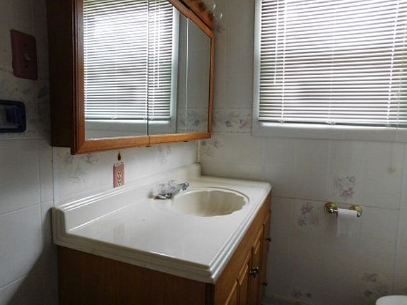 3rd image of 1406 Elm St