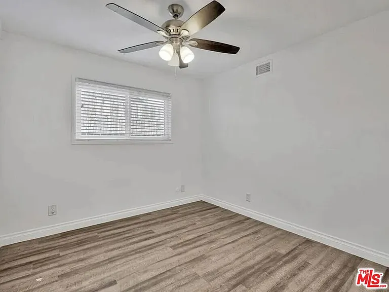 28040 Ermine Pl — Photo 28