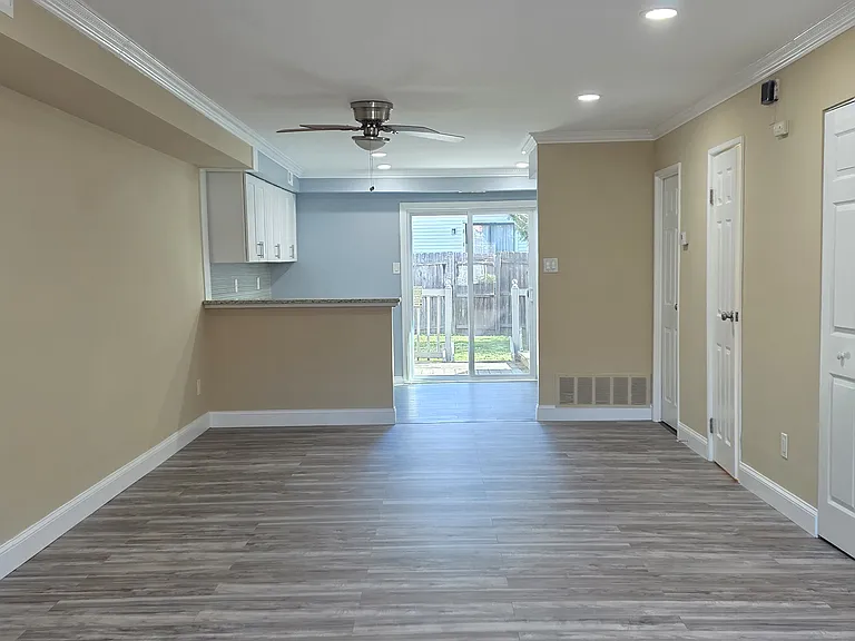 1387 Abbey Way — Photo 3