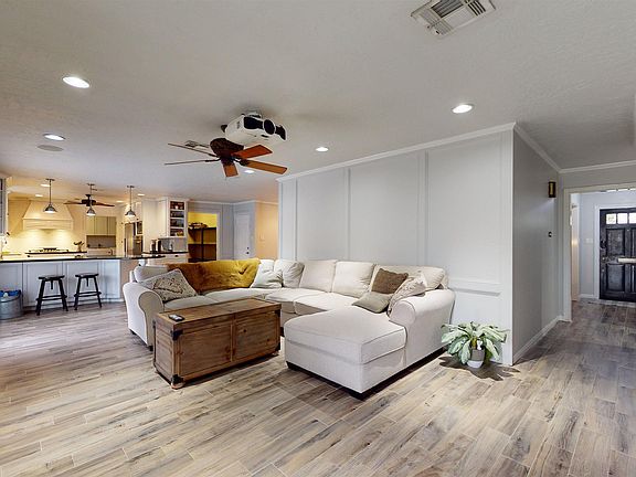 4th image of 5920 Honeysuckle Dr