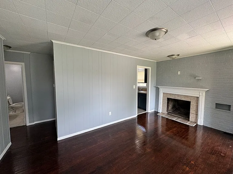 712 Melvenia St — Photo 3