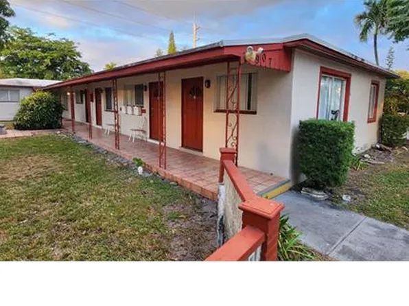 907 NE 7th St #1, Hallandale Beach, FL 33009