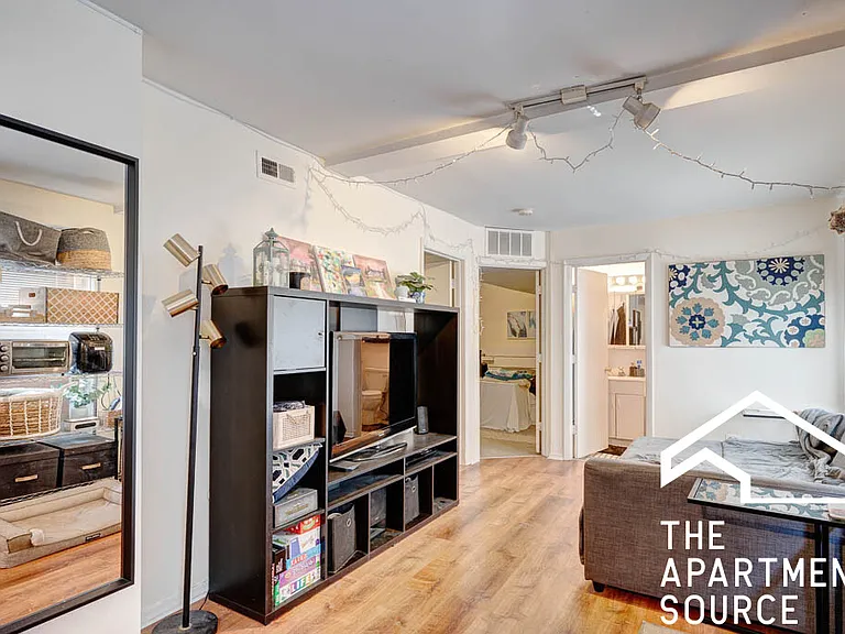 1627 N Winchester Ave #1R — Photo 1