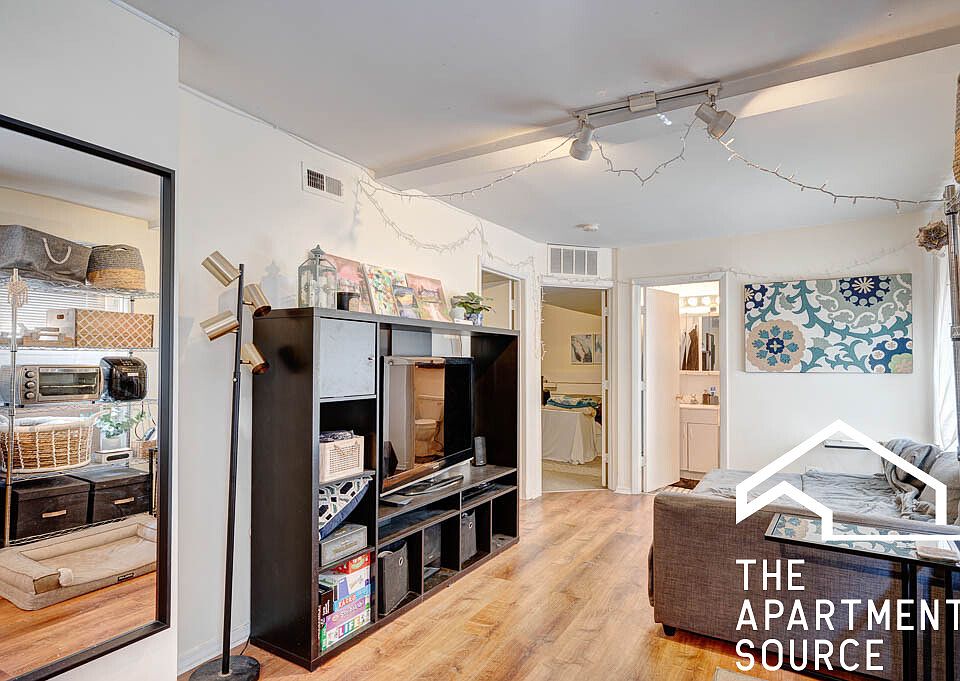1st image of 1627 N Winchester Ave #1R