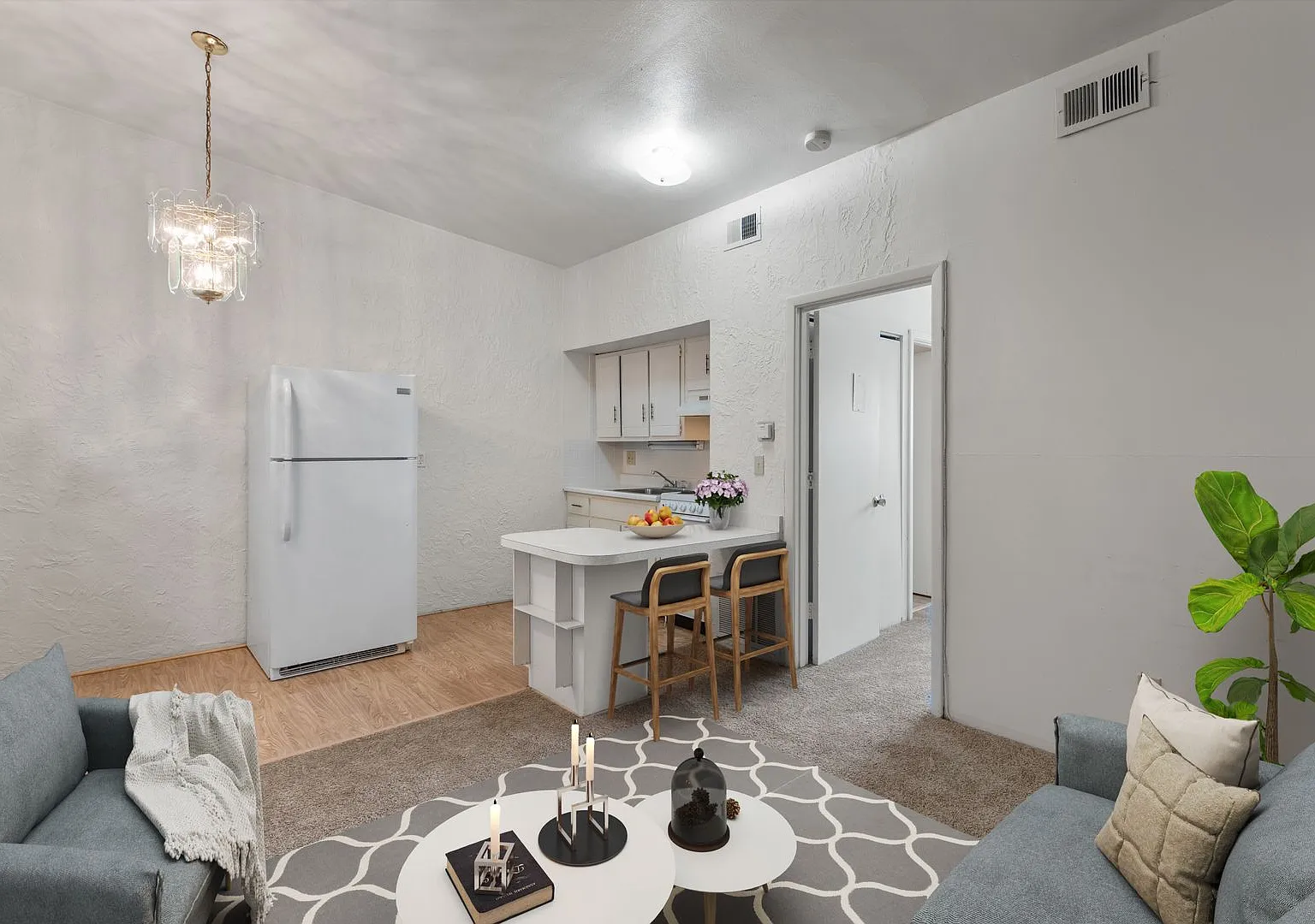 Cunningham Apartments — Photo 4