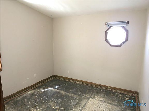 5th image of 941 Griffin St