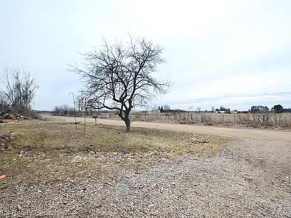 3rd image of 3088 Seven Mile Rd
