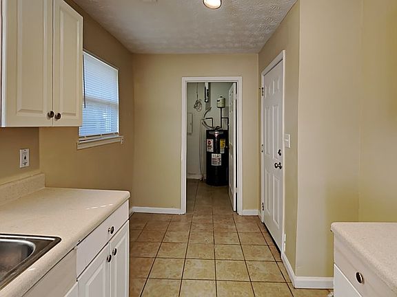 4th image of 97 Royce Dr