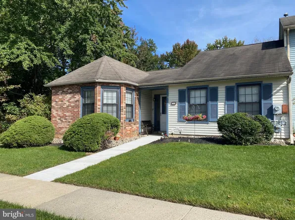 27 Devon Ct, Robbinsville, NJ 08691