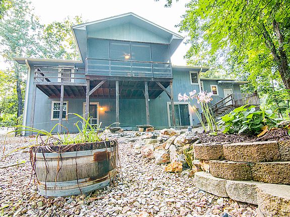 3rd image of 17 Merritt Cir