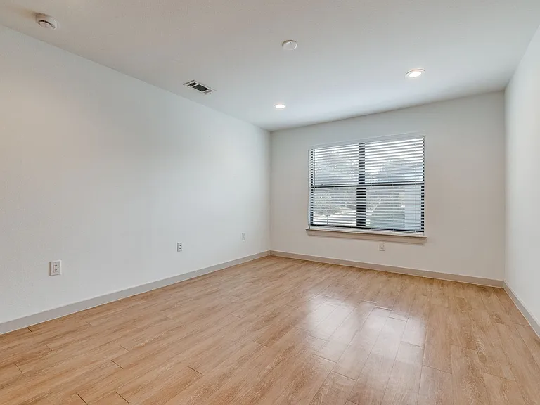 Royal Palms - Updated units on Gaston Ave | Close to Lakewood Shopping Center! — Photo 19