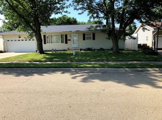 1021 16th Pl, Camanche, IA 52730