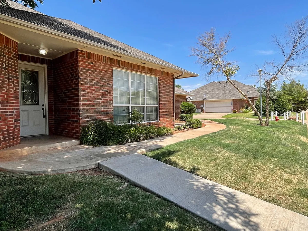 Building Photo - 15500 Swallowtail Rd
