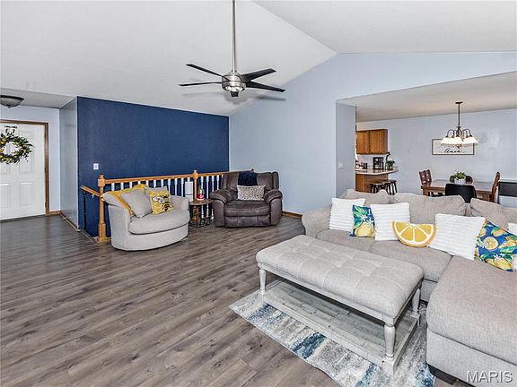 3rd image of 415 High Point Dr