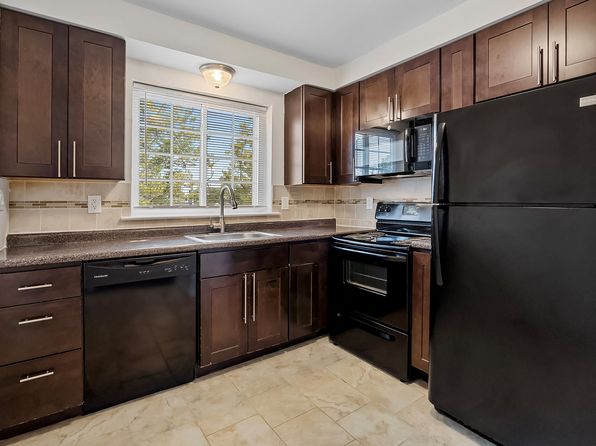 568 N Evergreen Ave #A02