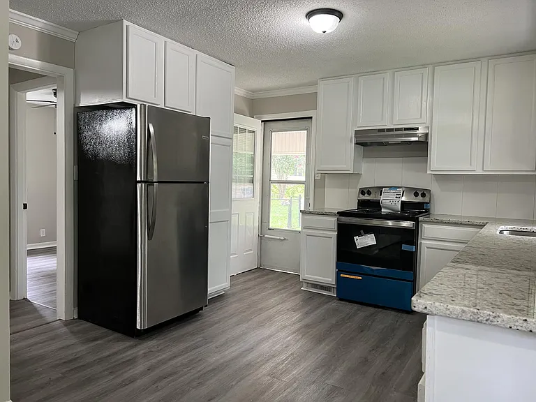 518 Ohara St — Photo 2