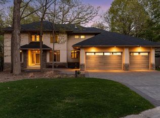 25695 Maple View Ct, Shorewood, MN 55331