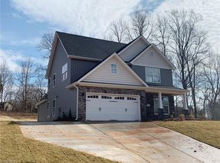 904 Maxine St, Kernersville, NC 27284