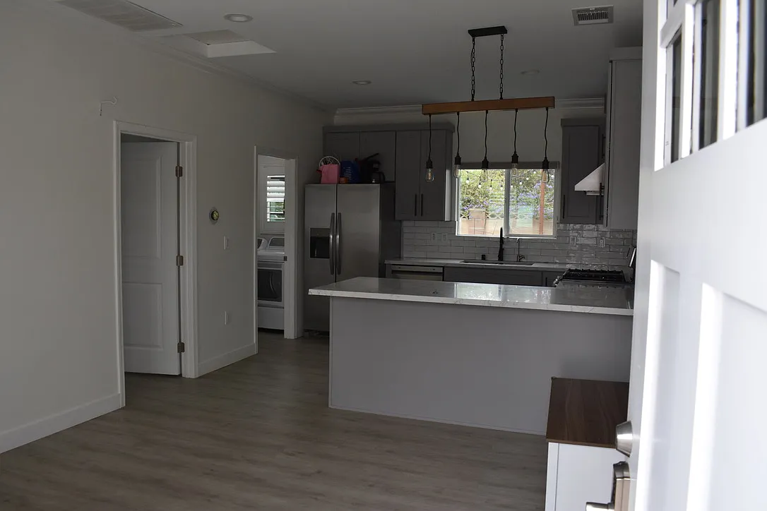 2 bed, 800 sqft, $2,800 — Photo 4