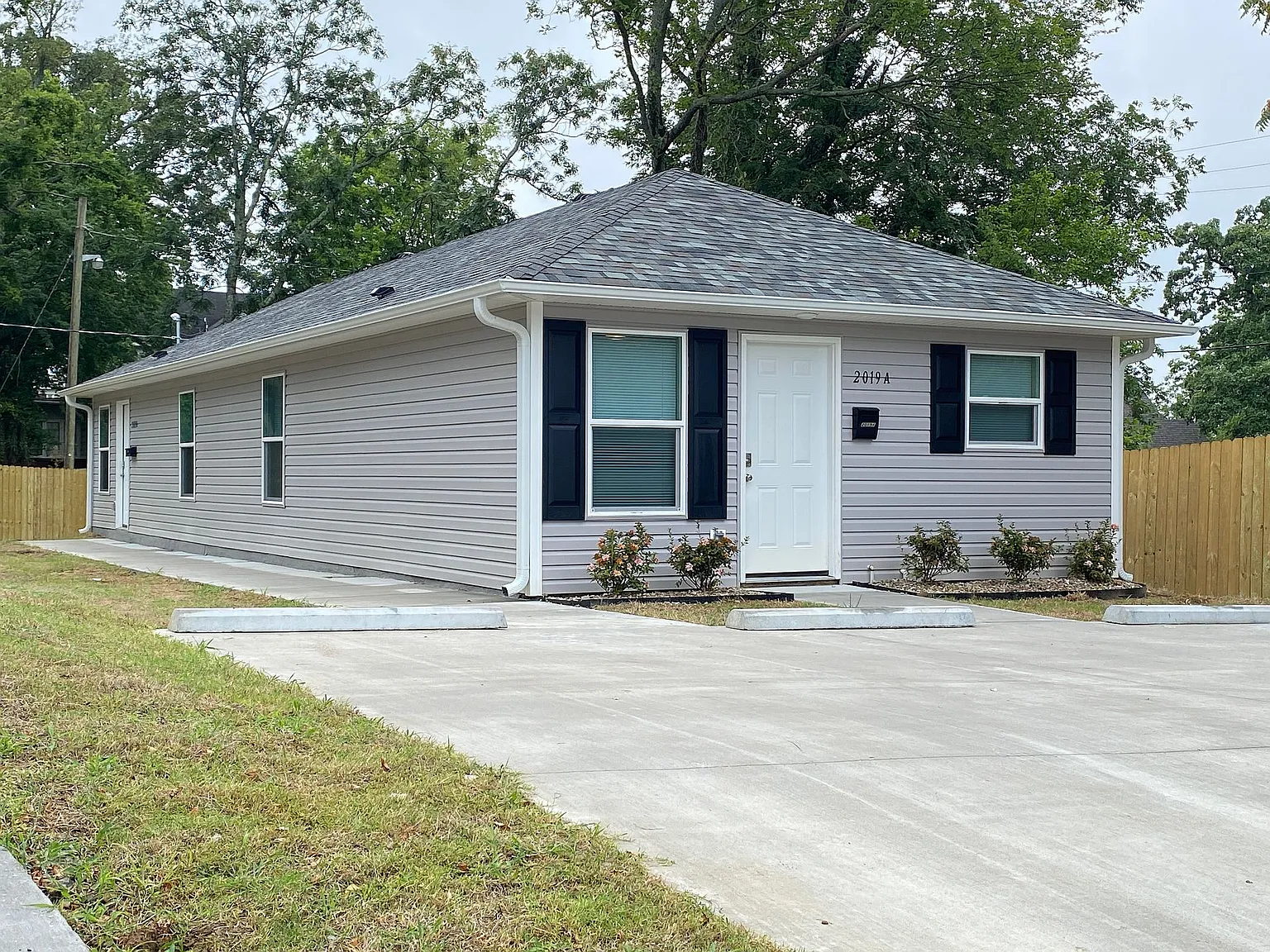 2019 Wright Ave B — Photo 1