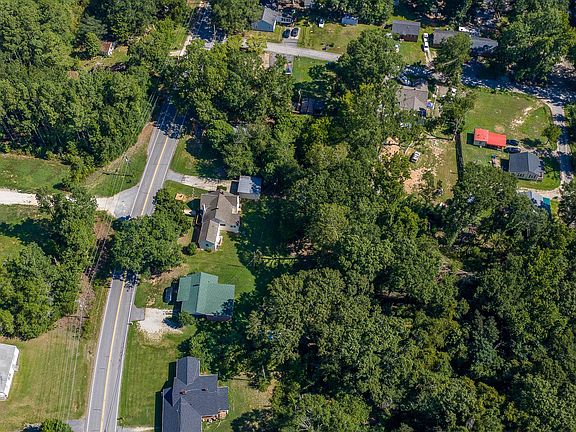 3rd image of 909 W Georgia Rd