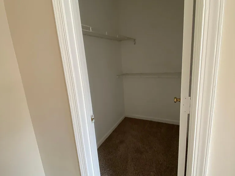 402 Dundee Pl — Photo 8