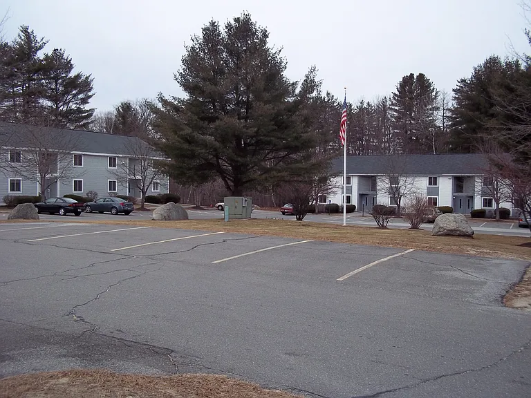 Henniker Knolls — Photo 3