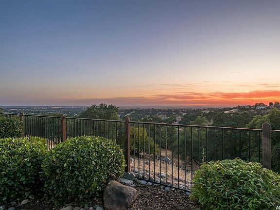 3rd image of 3856 Coldwater Dr