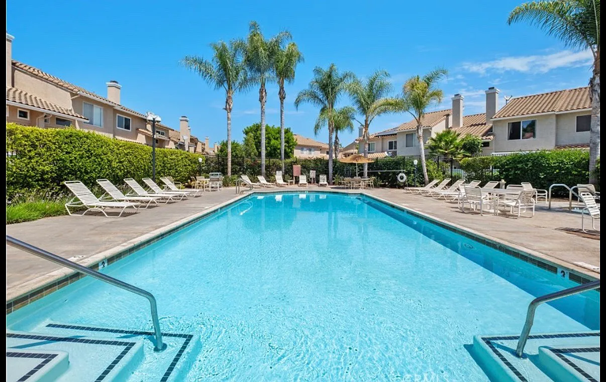 2 bed, 2.5 bath, 1172 sqft, $3,500 — Photo 3