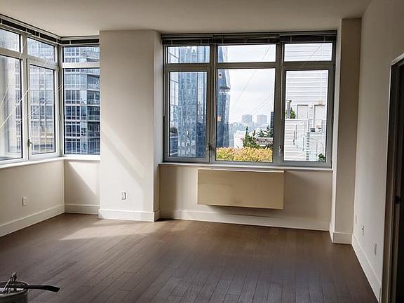 5th image of 229 W 60th St APT 10A