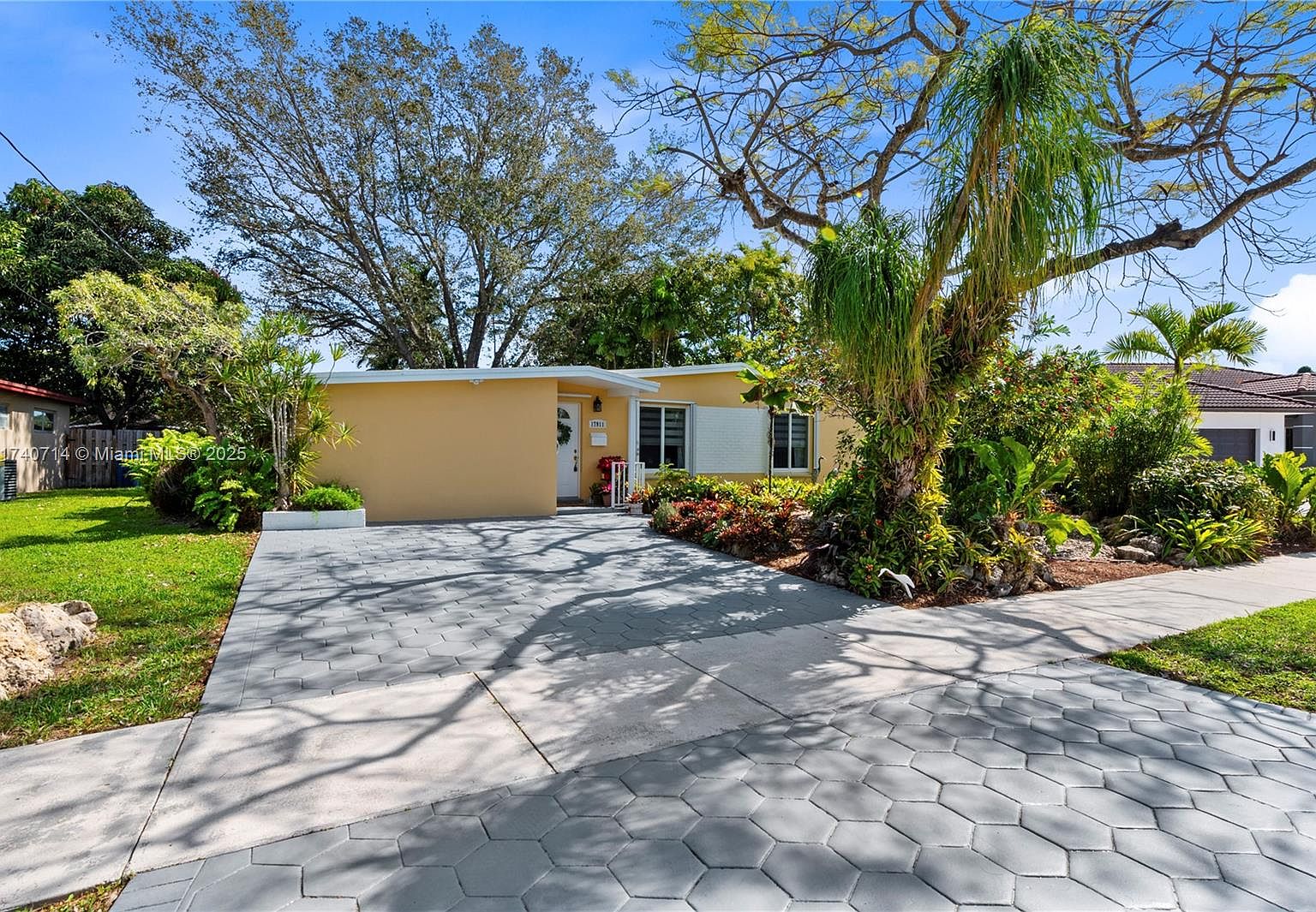 英7” Barry St. John Come Away Melinda DB7783 Columbia /00080 17911 NW 77th Ct, Hialeah, FL 33015 | Zillow