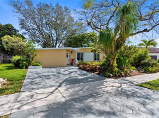 17911 NW 77th Ct, Hialeah, FL 33015