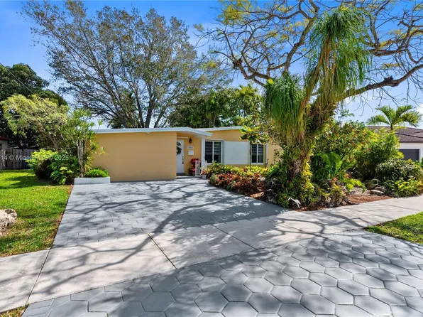 17911 NW 77th Ct, Hialeah, FL 33015