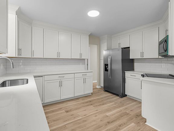 5th image of 104 Foxfire Ct