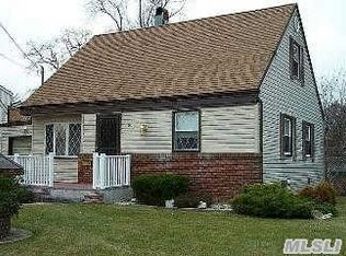 93 Jedwood Pl, Valley Stream, NY 11581