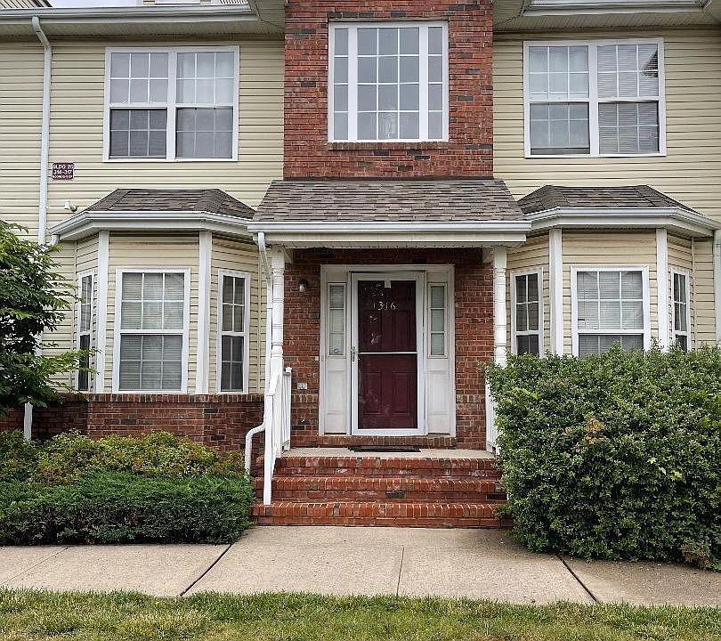 1st image of 316 Moonlight Dr