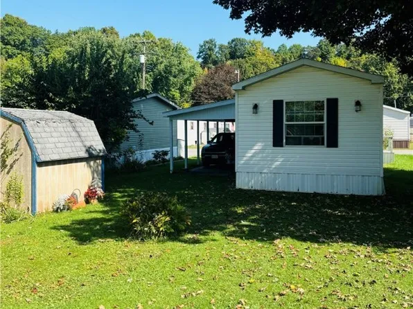 2007 Hemstreet Rd, East Aurora, NY 14052
