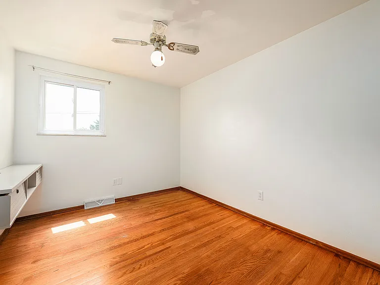 466 Mohican Ave — Photo 17