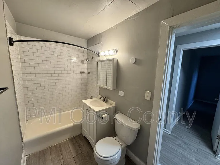 9006 S Escanaba Ave #G — Photo 10