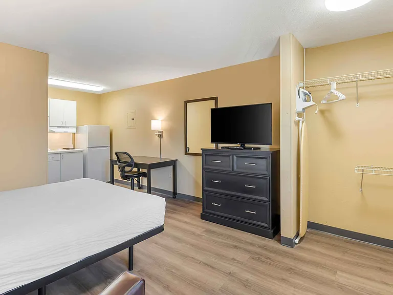 Studio Suite - 1 Queen Bed