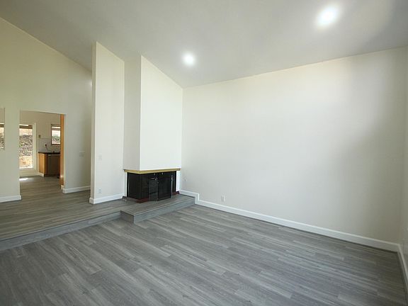 Livingroom with fireplace