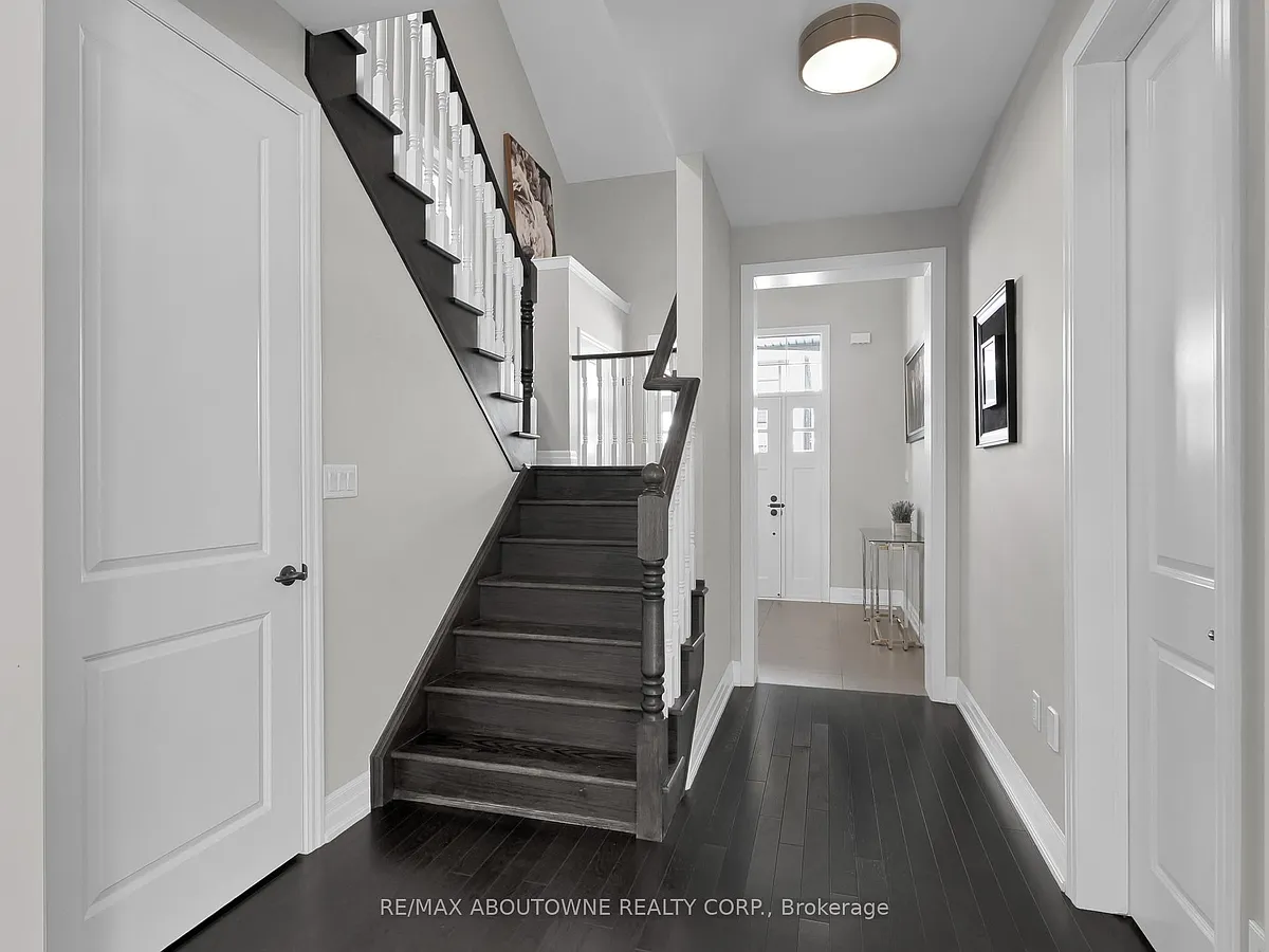 Building Photo - 282 Bethpage Dr