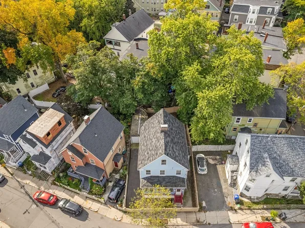 66 Round Hill St, Jamaica Plain, MA 02130