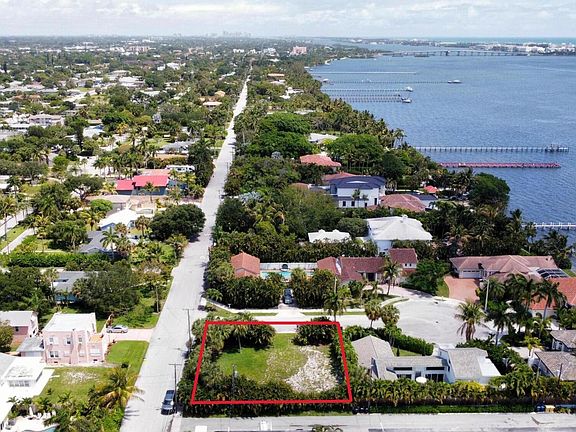 2nd image of 7 Lakeside Palms Court