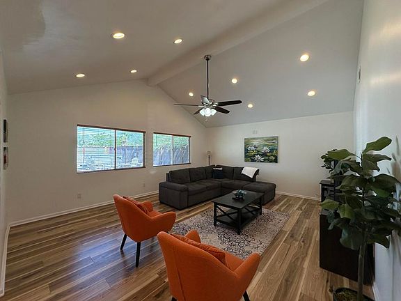 3rd image of 6427 Valley View St