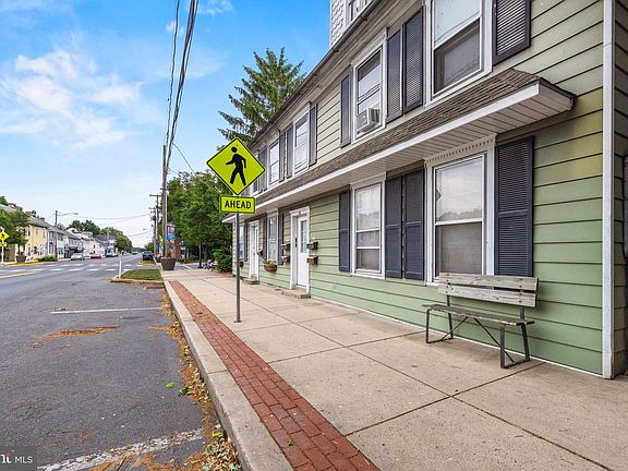 3rd image of 128 E Main St