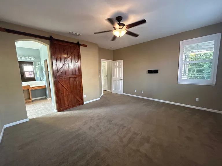 212 Riverbend Ln — Photo 16