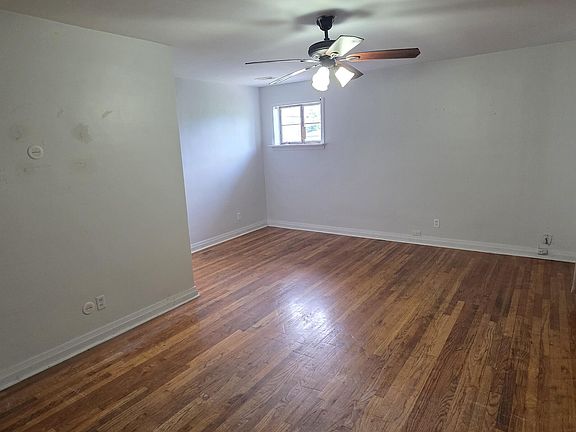 3rd image of 2216 Plantation Dr